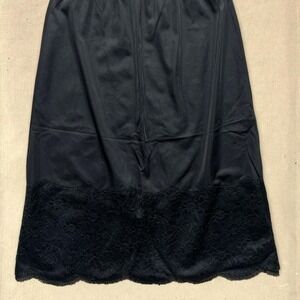 intage 1970s Vanity Fair Black Lace Trim Half Slip – Size M (Fits Modern 8-10)